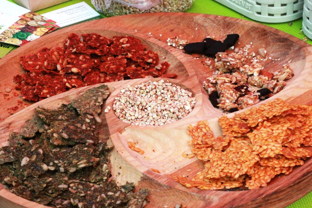 Sănătate'n Verde Viu și DENS - produse raw vegane au organizat degustare de produse și au promovat consumul sănătos