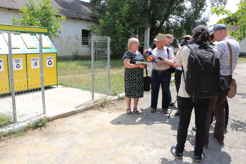 Lecții practice de gestionare a deșeurilor vor avea loc și la școala din Palanca, Ștefan Vodă - aici, de asemenea, a fost instalată o platformă de colectare separată a deșeurilor