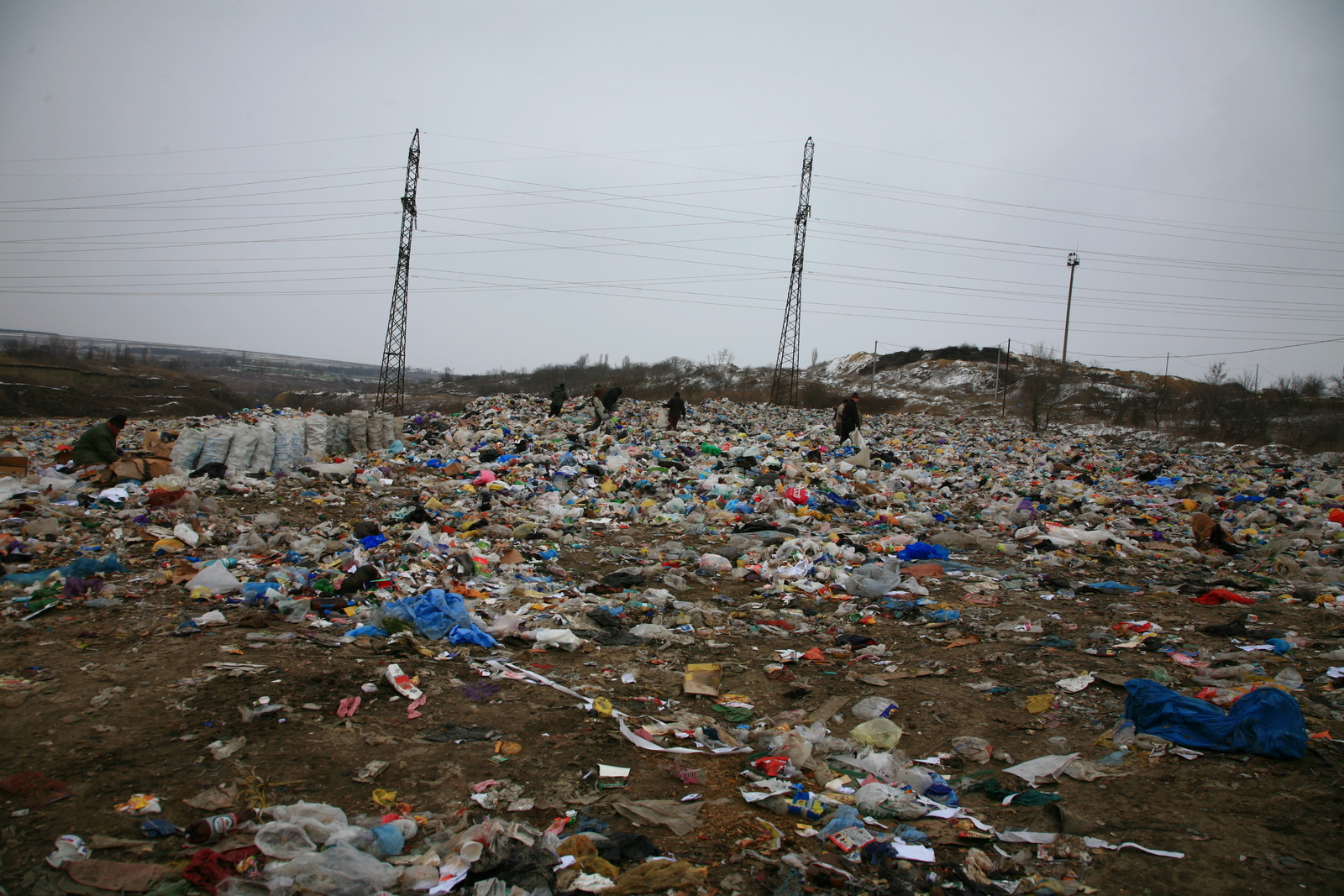  INFOGRAFIC/ Moldovenii generează mii de tone de deșeuri anual. Unde se produc cele mai multe