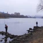 Pescuitul ar putea să fie interzis timp de două luni în mai multe râuri și lacuri din țară