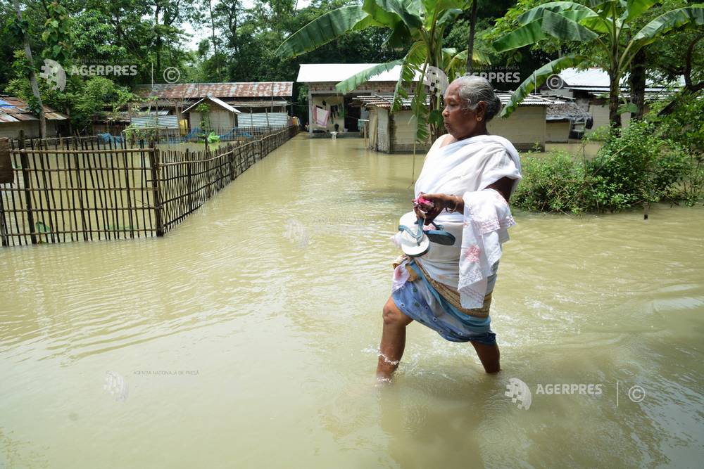  India: Un milion de persoane au fost nevoite să-şi părăsească locuinţele în statul Assam din cauza inundaţiilor