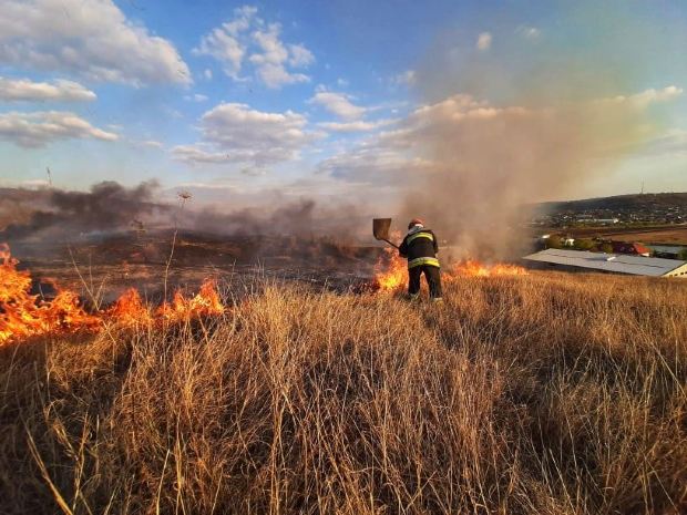  VIDEO/ Incendiu de proporții în rezervația „Orheiul Vechi”