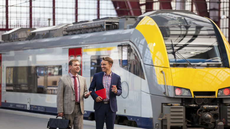  Agenţia Europeană de Mediu încurajează mersul cu trenul. Transportul feroviar a reprezentat sub 1% din emisiile poluante