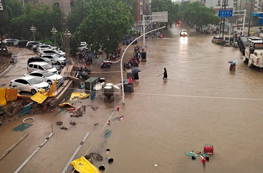  Zeci de persoane decedate în China. Provincia Henan este afectată de cele mai abundente ploi din ultimii o mie de ani