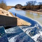 Râuri albastre și apă la fel de puternică ca înălbitorul: impactul „distructiv” al modei rapide în Africa