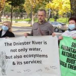 FOTO/ „Nistrul nu este doar apă, dar și ecosistemele cu serviciile lor”. Mai mulți ecologiști au protestat în fața Parlamentului
