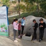 Au restaurat un izvor și o zonă de agrement. Campanie de educație ecologică în comuna Antonești
