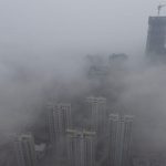 FOTO/ Exces de substanțe nocive în aer. Un oraș din Rusia, acoperit cu smog