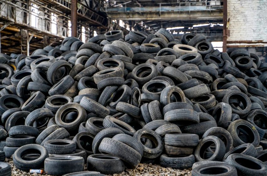  VIDEO/ Au spus nu incinerării manifestând la o fabrică de reciclare a anvelopelor uzate. Reacția ministrei Mediului
