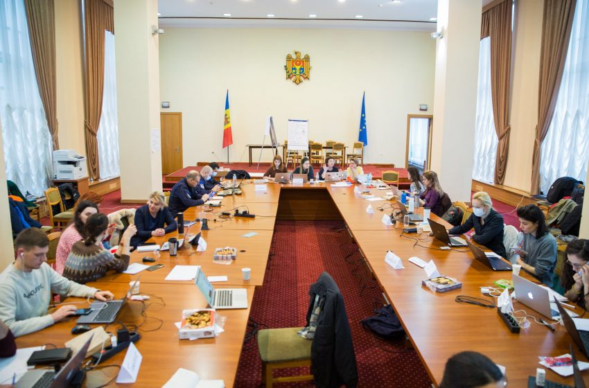  Peste 3000 de voluntari s-au alăturat grupului Moldova pentru Pace