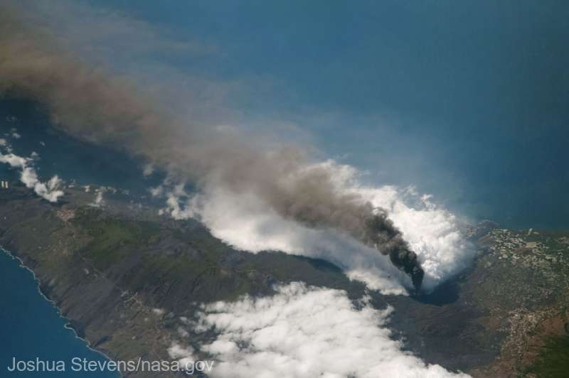  Fotografia vulcanului din insula La Palma, finalistă la concursul „Image of the Year” organizat de NASA