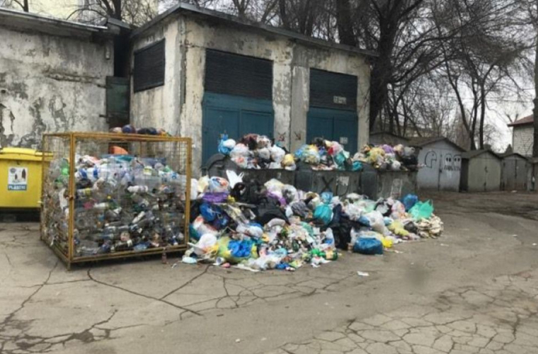  DOC/ Tarife pentru colectarea şi transportarea deşeurilor în Chișinău ar putea fi majorate. Propunerea Regiei Autosalubritate