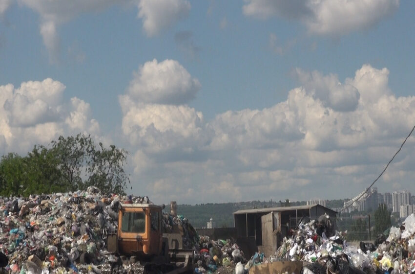  //VIDEO// Lungul drum spre stația de reciclare – pe urmele deșeurilor din Chișinău