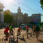 „Cu o infrastructură dedicată transportului alternativ, orașul ar începe treptat să respire”. Activiștii explică cum ar putea schimba bicicletele fața Chișinăului