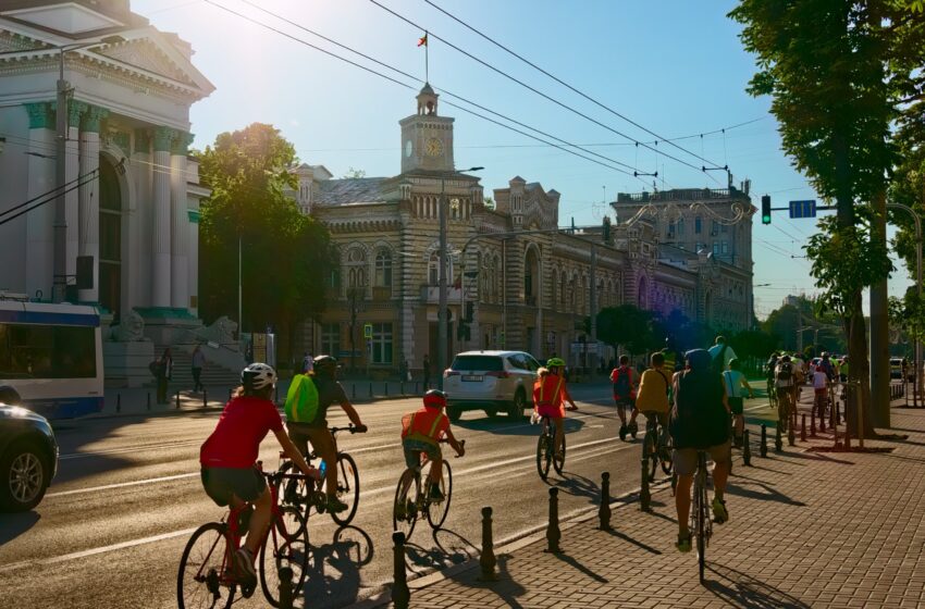  „Cu o infrastructură dedicată transportului alternativ, orașul ar începe treptat să respire”. Activiștii explică cum ar putea schimba bicicletele fața Chișinăului