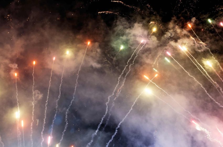  Focurile de artificii – o sursă de poluare a mediului. De Revelion, concentrațiile maxime de noxe sunt depășite de 300 de ori