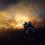 Oameni care inspiră. Munca pompierilor voluntari dintr-un sat din sudul Moldovei în lupta cu incendiile de vegetație
