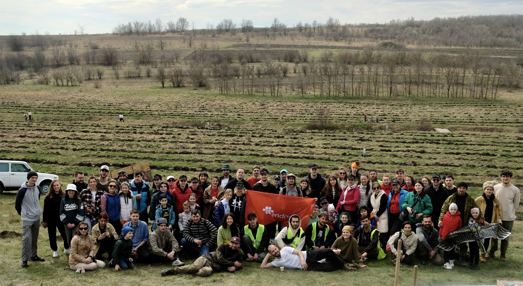 Peste 100 de voluntari au venit să contribuie la salvarea râului. Foto: Plantăm fapte bune în Moldova