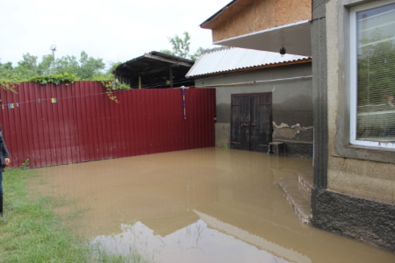 (UPDATE) FOTO: Case inundate și oameni evacuați. Se întâmplă într-un oraș din sudul Republicii Moldova