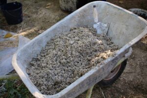 Mortar din puzderie de cânepă industrială, var și argilă