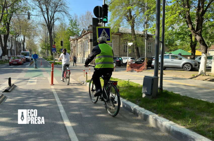  Premieră pentru Republica Moldova: pe strada 31 August 1989 din Chișinău au fost instalate semafoare pentru biciclete – mai multă siguranță pentru transportul alternativ