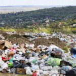 Să arunci deșeurile oriunde ca să nu plătești este amoral, necivilizat și deloc avantajos. Cât costă consecințele?