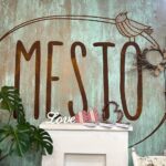 Shop-MESTO, magazinul care încurajează reutilizarea hainelor