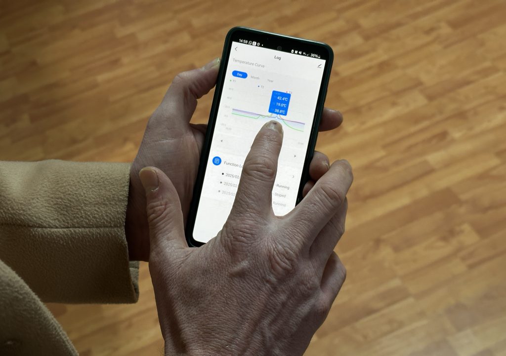 Aplicația care ne permite monitorizarea temperaturii generate pe parcursul zilei. Foto: Ludmila Hițuc