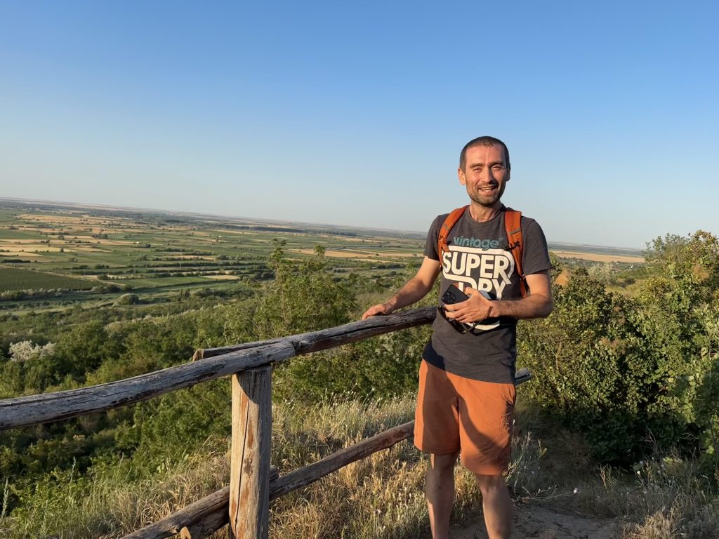 Petru Vinari, activist civic, explică faptul că satele Grădinița, Copanca și Talmaza depind de apa din Nistrul Chior Fotografie de Georgeta Carasiucenco