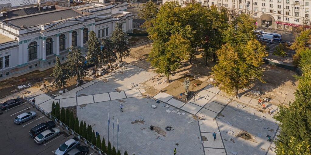 Scuarul Eminecu betonat 