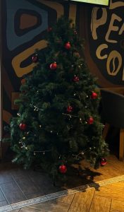 Brad artificial. Foto: Maria Jenaru