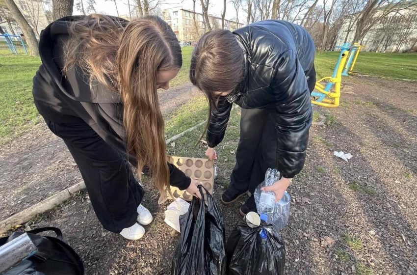  Tinerii din Bălți s-au implicat într-o amplă acțiune de ecologizare în cadrul „Green Days”