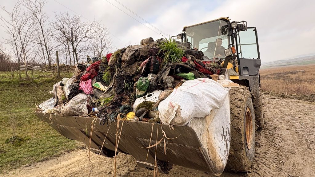 Deșeurile colectate au fost transportate la gunoiștea satului Coropceni. Foto: Ecaterina Bodrug