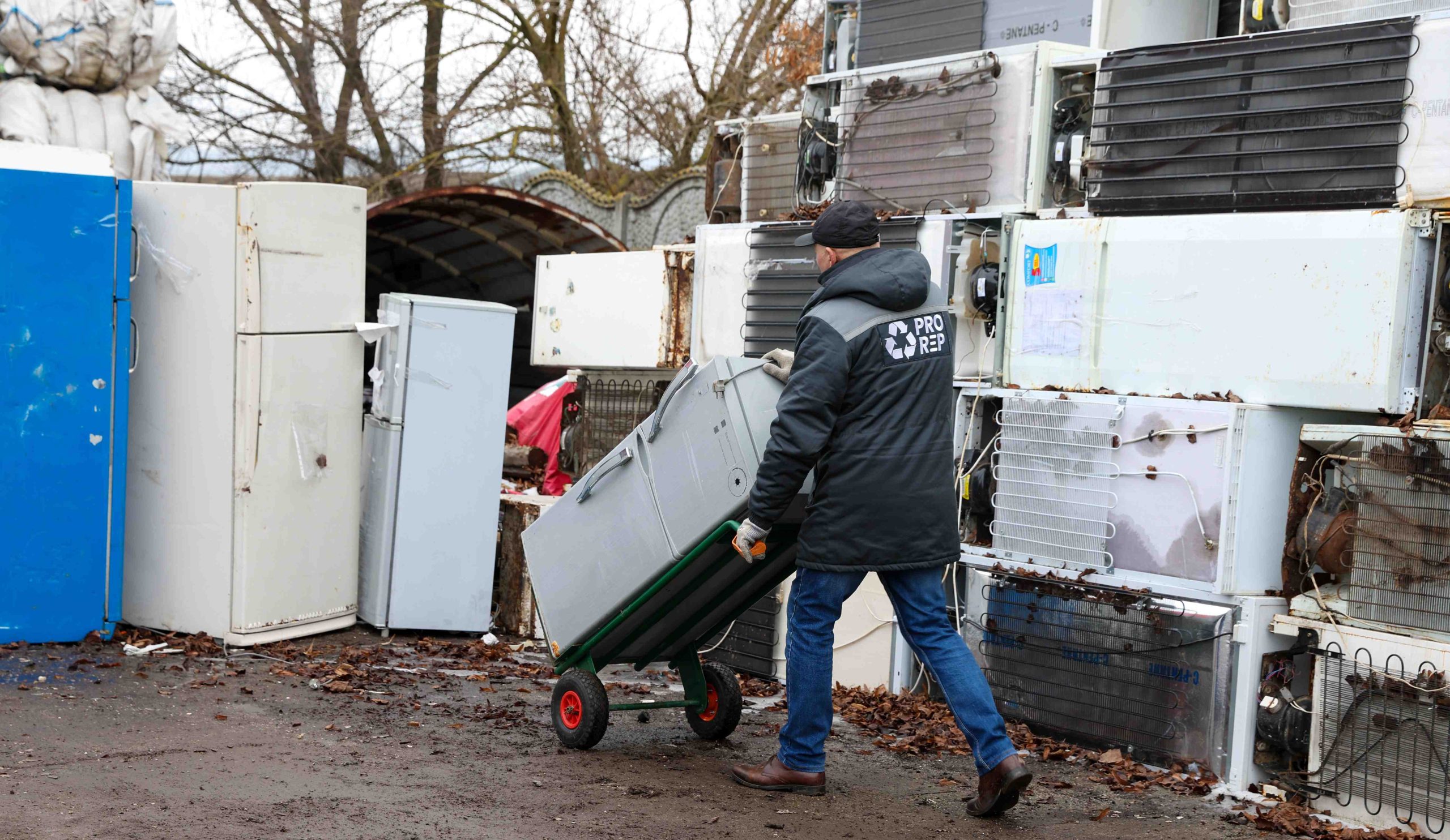 Echipamentele stocate la centrele de colectare