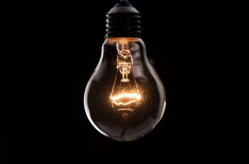  30 de localități au rămas parțial fără energie electrică din cauza poleiului. Autoritățile explică situația