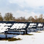 Panourile fotovoltaice produc cu peste 60% mai puțină energie în sezonul rece