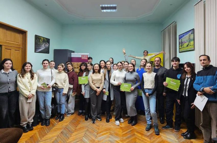  Vrei să-ți pui ideile la încercare și să-ți antrenezi discursul public? Vin-o la Dezbateri Verzi!