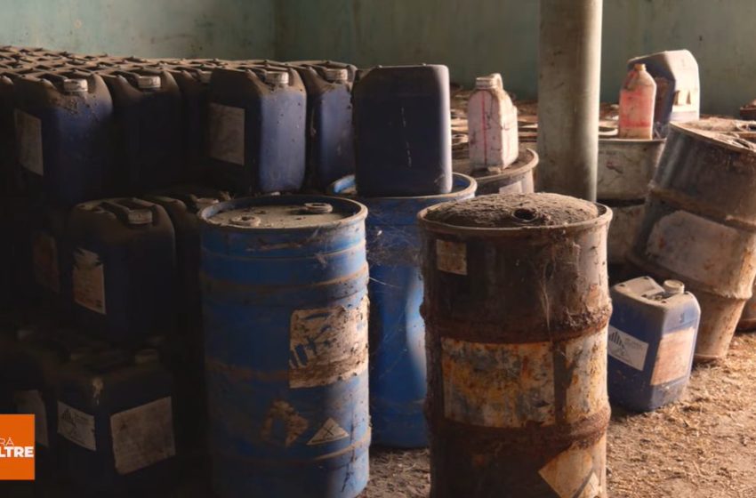  Depozit cu pesticide extrem de toxice, abandonat de ani de zile în Florești. Autoritățile pasează responsabilitatea