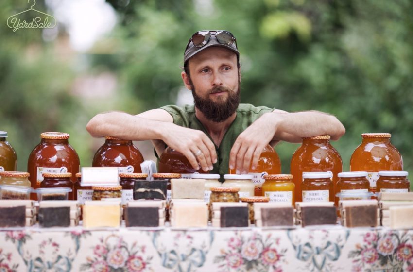  „O linguriță de miere este viața unei albine”. Povestea unui apicultor care trăiește în ritmul naturii