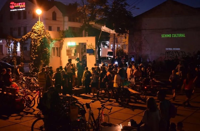  Protest la Chișinău al comunității de bicicliști, în contextul demolării „Apartamentului Deschis”