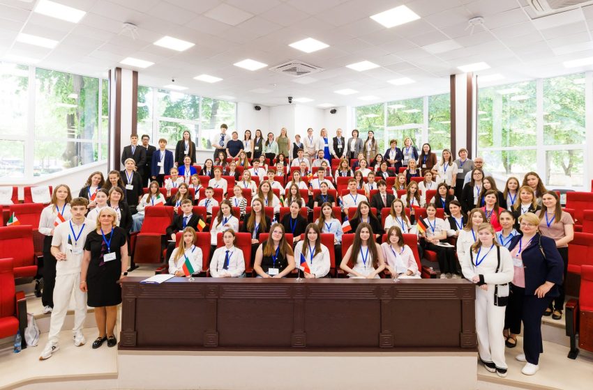  VOCEA NOII GENERAȚII – Elevii Republicii Moldova semnează o rezoluție pentru viitorul verde al Republicii Moldova