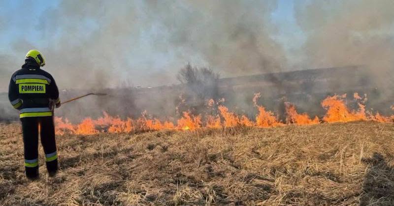  Circa 35 de hectare afectate în ultimele 24 de ore de incendii de vegetație