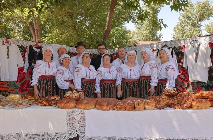  Primele izvoare din Valea Molovateț vor fi restaurate: cinci sate au lansat campania la sărbătoarea comunitară „Școală Veche – Timpuri Noi” 