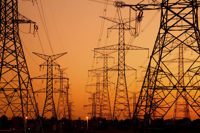 Posibile deconectări de energie electrică în această seară. Autoritățile cer reducerea consumului