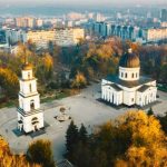 Chișinău, o capitală elegantă, cu o memorie greu încercată