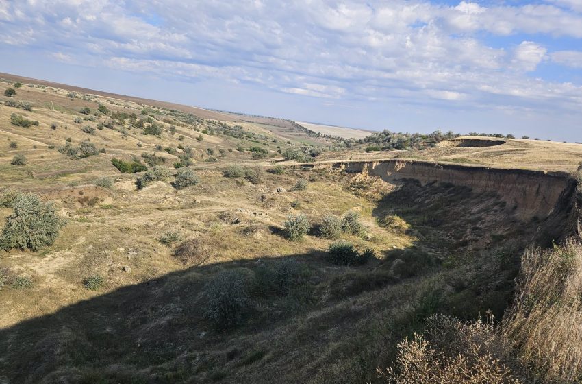  Peste 19 milioane de lei prejudiciu pentru extragerea ilegală a nisipului și argilei la Vulcănești. Excavațiile au început acum cel puțin 13 ani