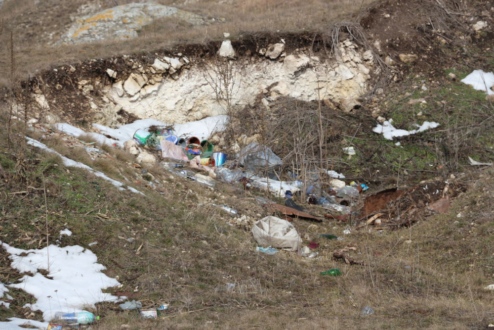 Stânca Țiglău distrusă de hoții de piatră. Foto: Dinu Rusu